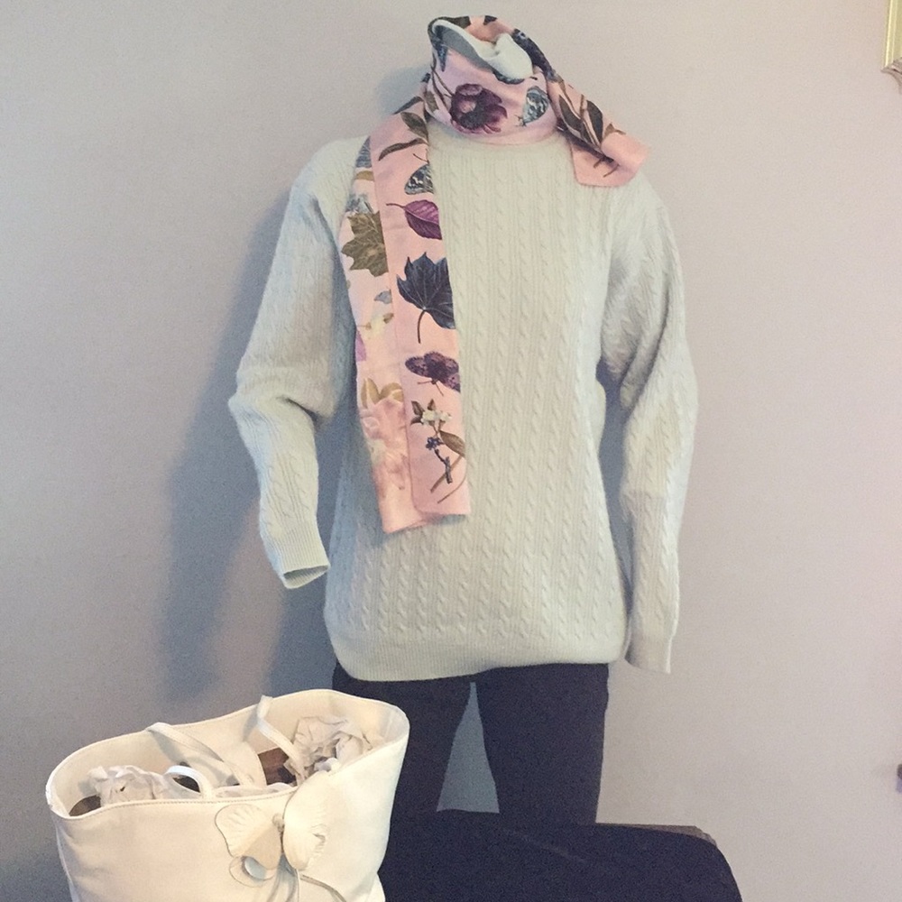 100%  so soft cashmere sweater best of quality
